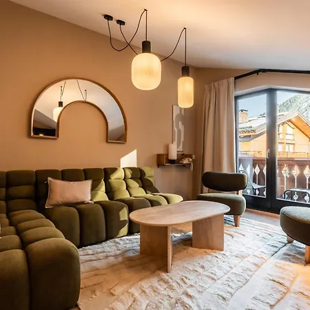 Fahrenheit Seven Hotel 4*