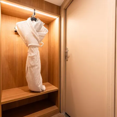 Hotel Fahrenheit Seven 4*