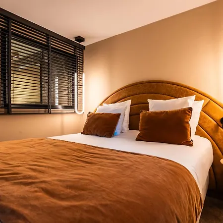 Fahrenheit Seven Hotel