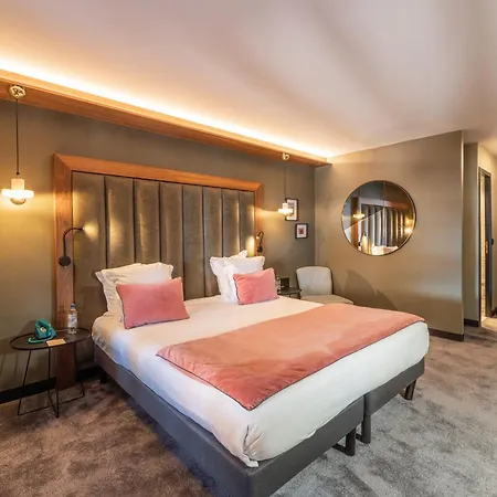 Fahrenheit Seven Hotel