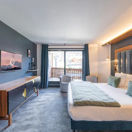 Fahrenheit Seven Hotel 4*