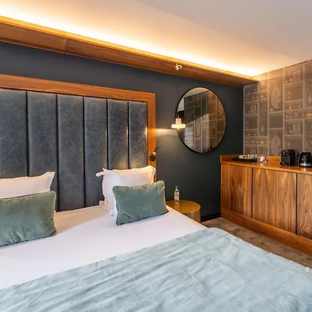 Fahrenheit Seven Hotel