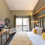 Fahrenheit Seven Hotel 4*